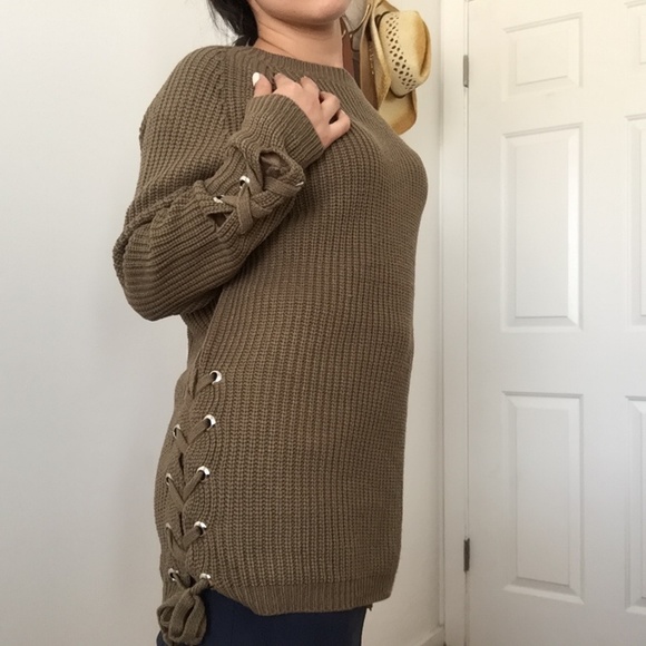 NWT✨HP✨ ❗️Last one S❗️LACE SWEATER LONG SLEEVE - Picture 3 of 8